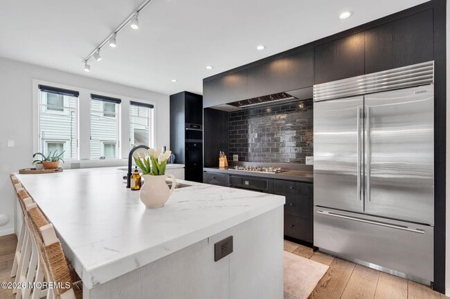 Building Photo - 213 9th Ave