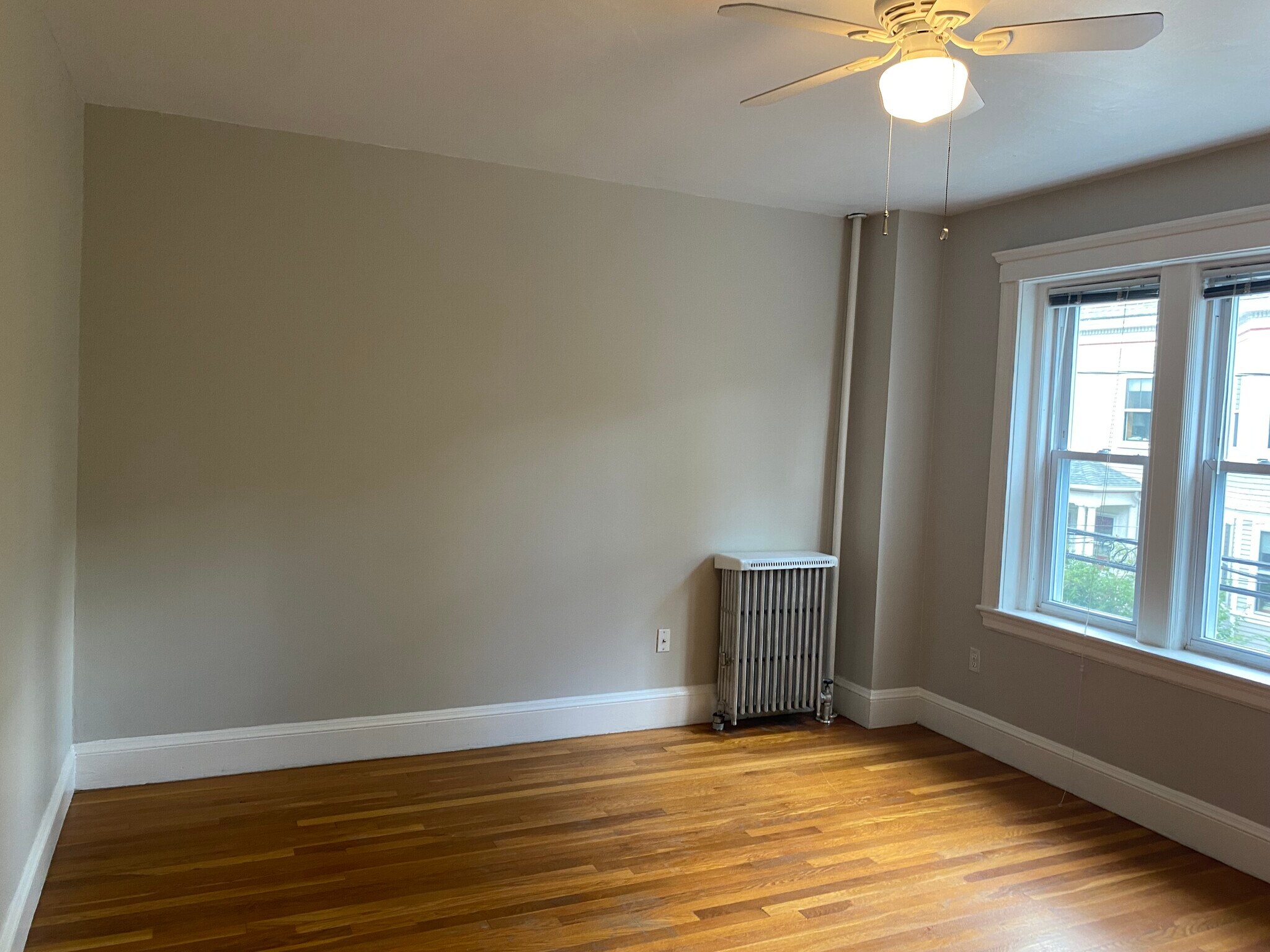 Building Photo - 11 Gray St