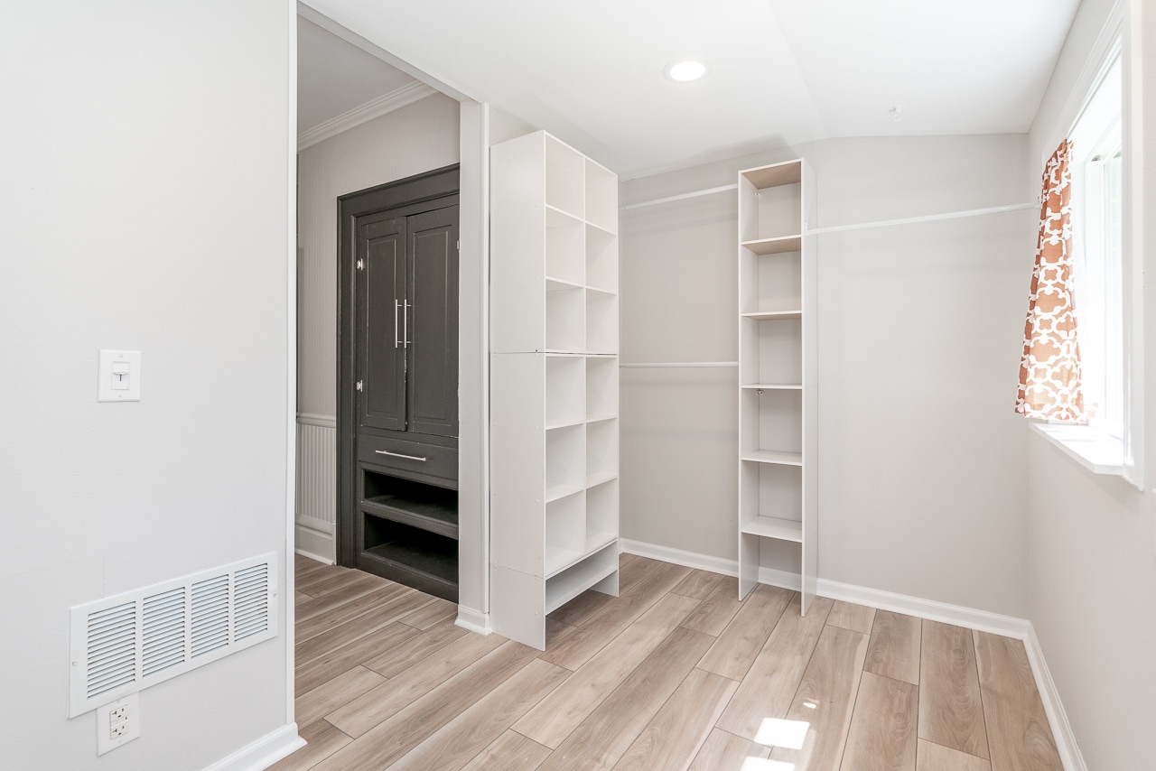 Second Level - Full Bath - 2435 Summit St