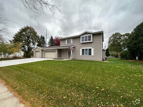 Building Photo - Huge 3BR/3BA house on Madison's West Side!