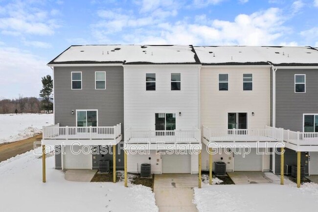 Building Photo - 413 Eclipse St