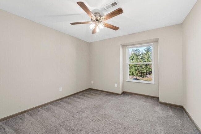 Building Photo - 1070 University Dr