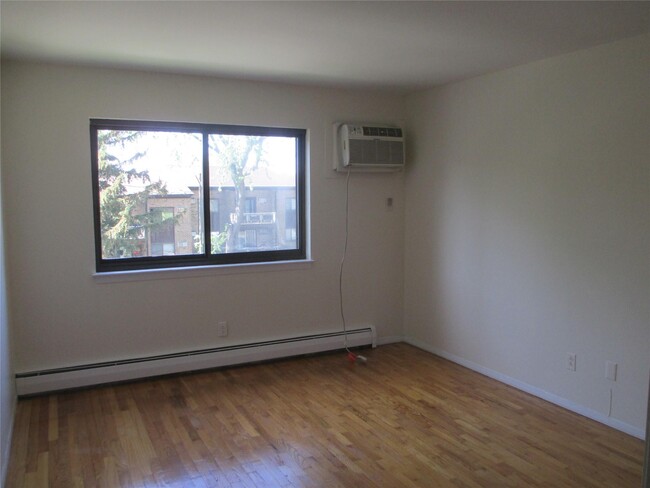 Building Photo - 15 Brevoort Dr