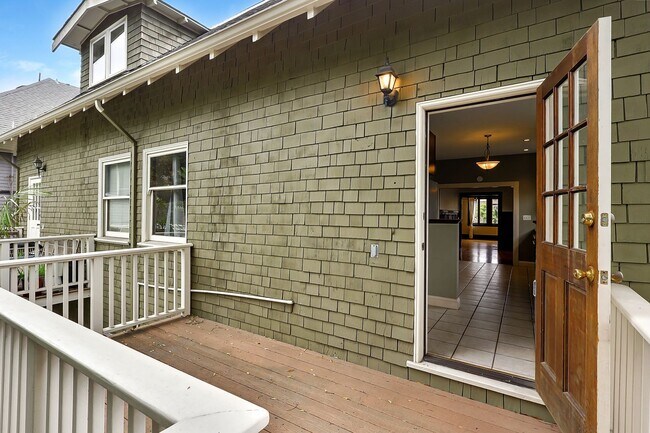 Building Photo - Perfect Blend of Piedmont Ave Energy & Tree-Lined Tranquility