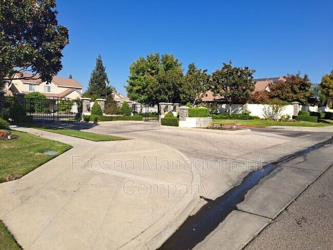 Building Photo - 7530 N Trellis Cir