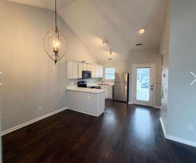 Building Photo - North Wilmington/ground floor patio home/two bedrooms. North Chase/Laney High school area.
