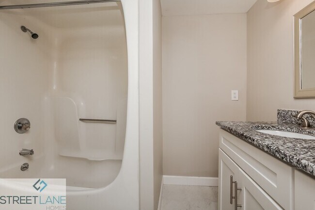 Building Photo - Charming 3 Bedroom in Nashville!