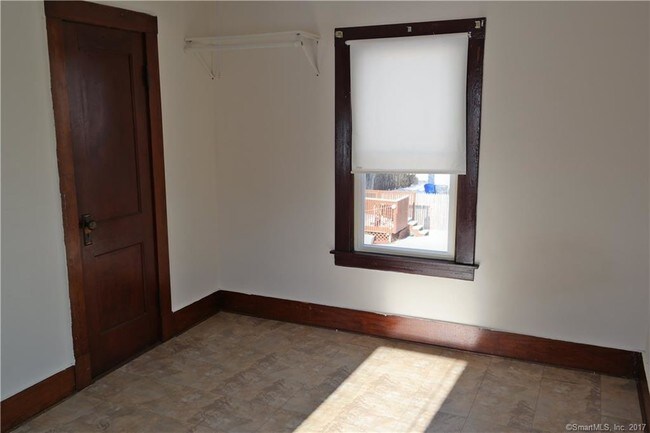 Building Photo - 13 Wallace St