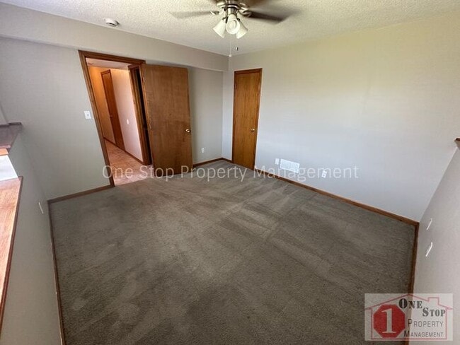 Building Photo - Spacious 3 Bed, 3 Bath Home in Raymore wit...
