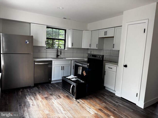 Building Photo - 632 Foxton Ct