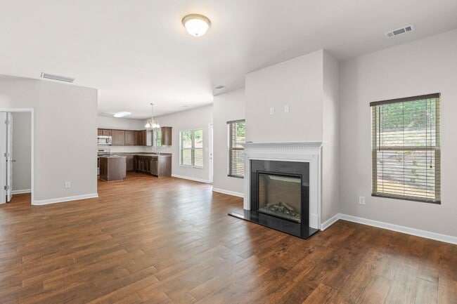 Building Photo - 3013 Spring Creek Dr