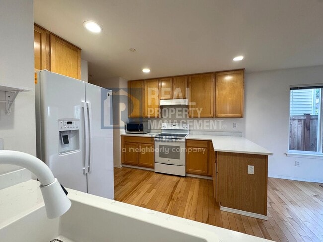 Building Photo - Charming 3-Bed, 2.5-Bath DuPont Home Near JBLM!