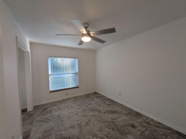 Building Photo - Nice 2/2 duplex in Crystal River
