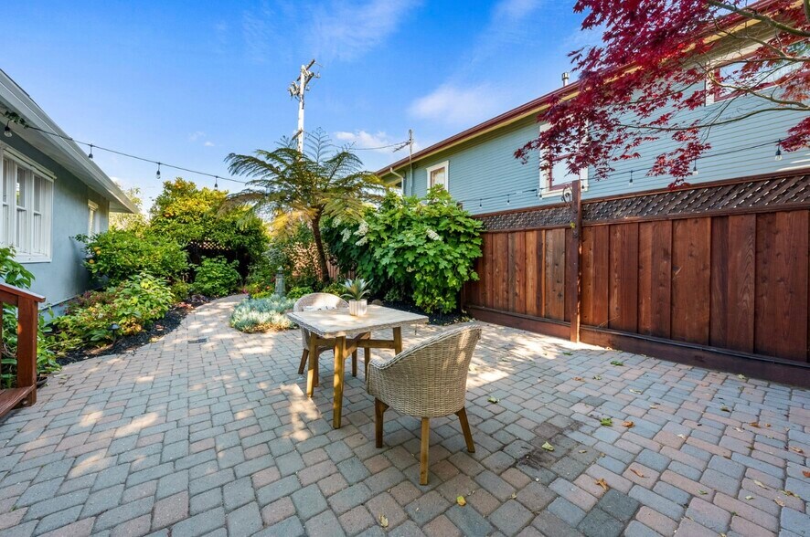 Building Photo - 713 Lighthouse Ave