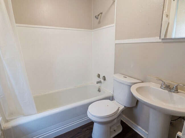 Building Photo - Affordable & Ultra-Clean Highland Studio Apartment