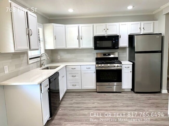 Building Photo - 768 Pine St