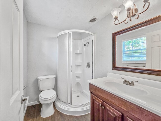 Building Photo - Coming Soon! 3 BR/2BA | Newly Renovated Single Family Home | 1-Car Garage Parking | In Weatherford!
