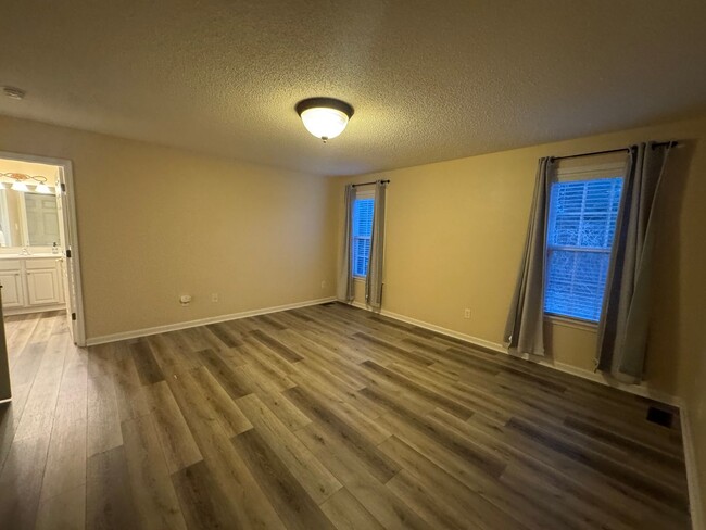 Building Photo - 3 Bedroom |  2.5 Bathroom Raleigh Home wit...