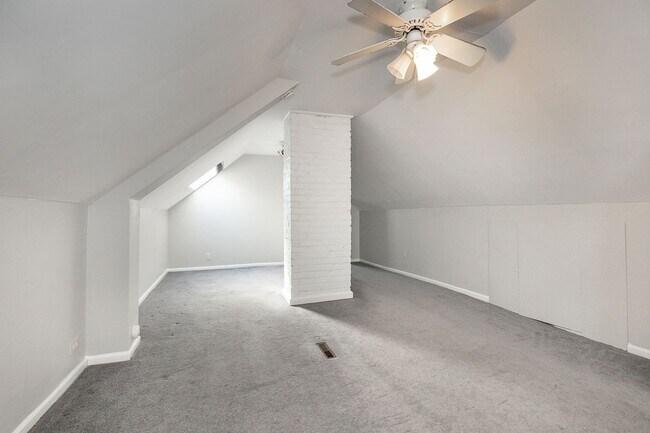 Building Photo - 14718 Bayes Ave