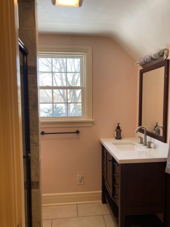 Building Photo - 129 Orvilton Dr