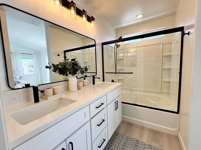 Building Photo - 297 Mildred St