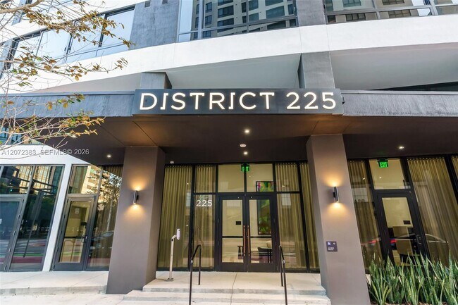 Building Photo - 225 N Miami Ave