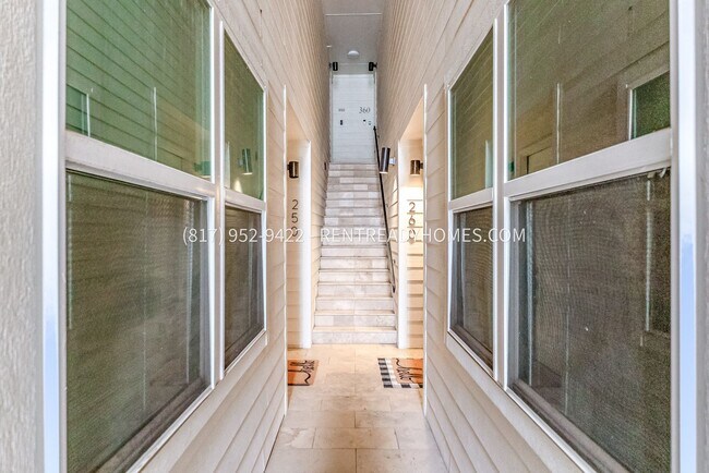 Building Photo - 251 S Mill St