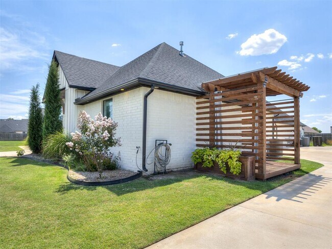 Building Photo - 4001 Timber Valley Dr