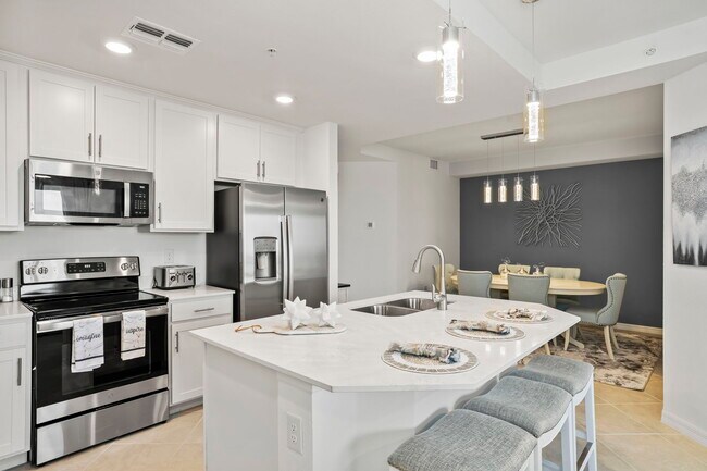 Building Photo - 12140 Wellen Golf St