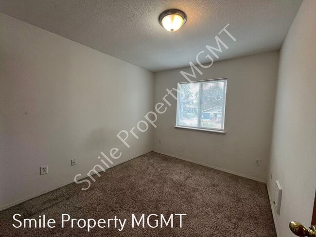 Building Photo - 8421 SE Insley St
