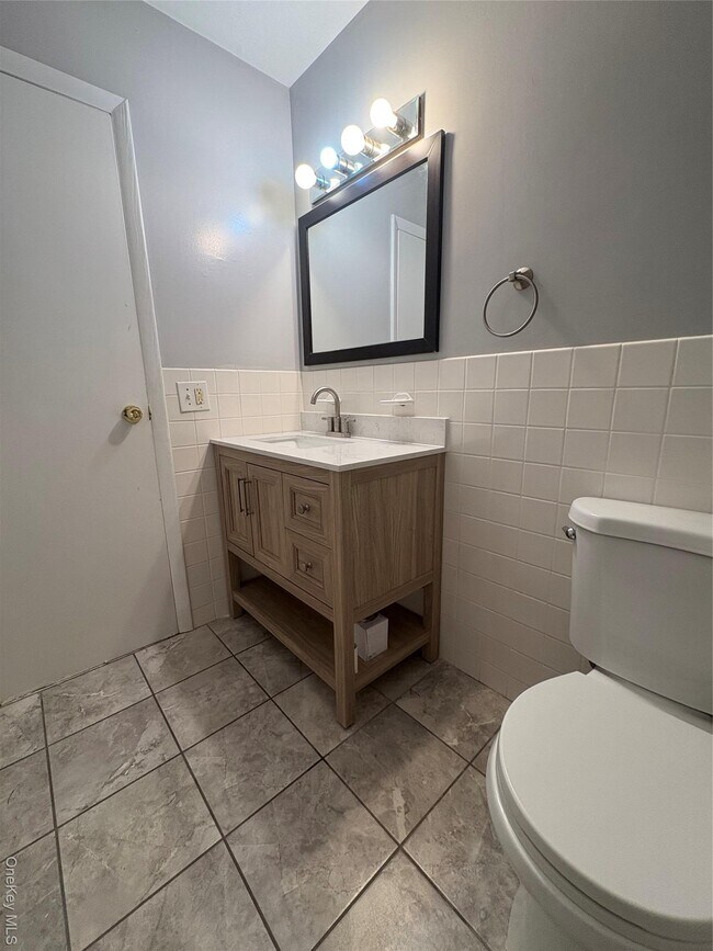 Building Photo - 100 Dowd St