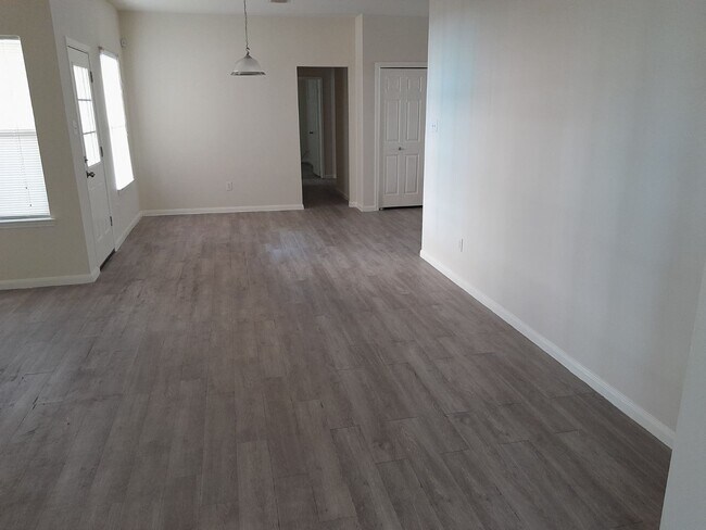 Building Photo - 1919 Doliver Cir