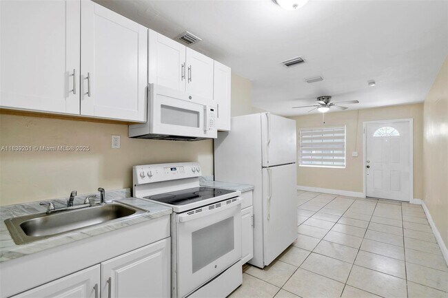 Building Photo - 6241 SW 24th St