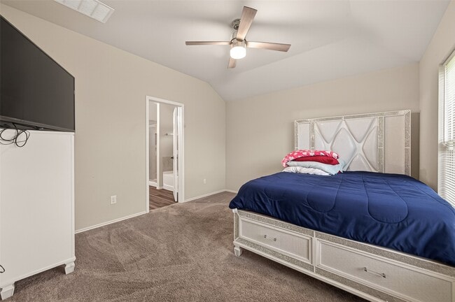 Building Photo - 10411 Meadow Saffron Dr