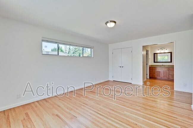Building Photo - 350 Chesley Ave
