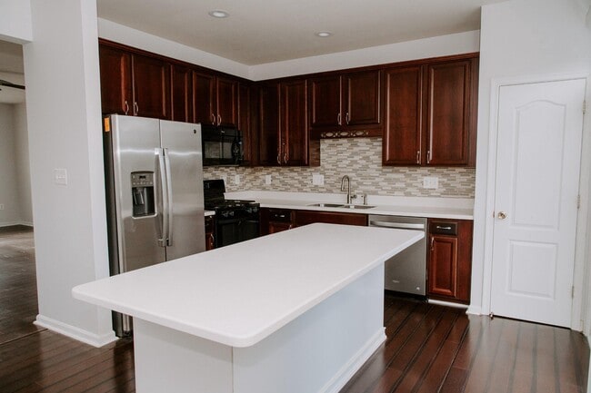 Building Photo - 110 Quinton Oaks Cir