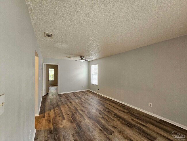 Building Photo - 6288 Hamilton Bridge Rd