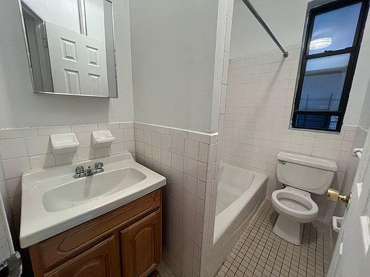 Building Photo - 2 bedroom in BRONX NY 10467