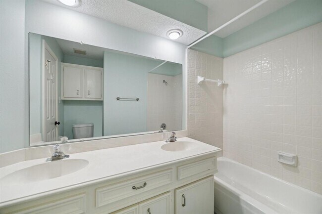 Building Photo - 5618 Spring Lodge Dr