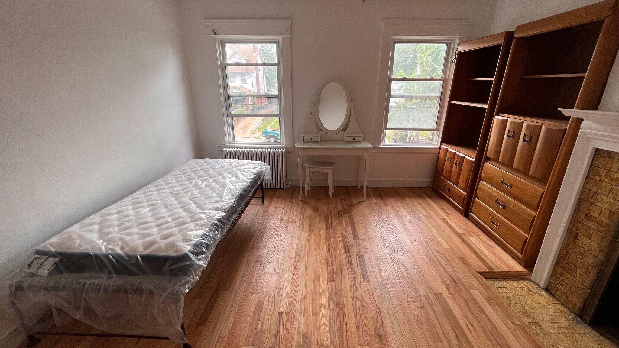 Building Photo - 5859 Hobart St