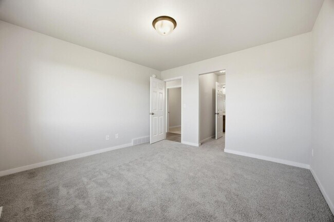 Building Photo - 6713 Samuel Dr