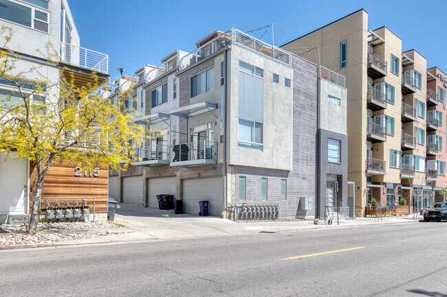 Building Photo - 2103 W 32nd Ave