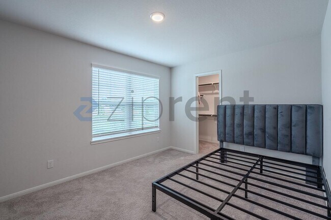 Building Photo - Unit