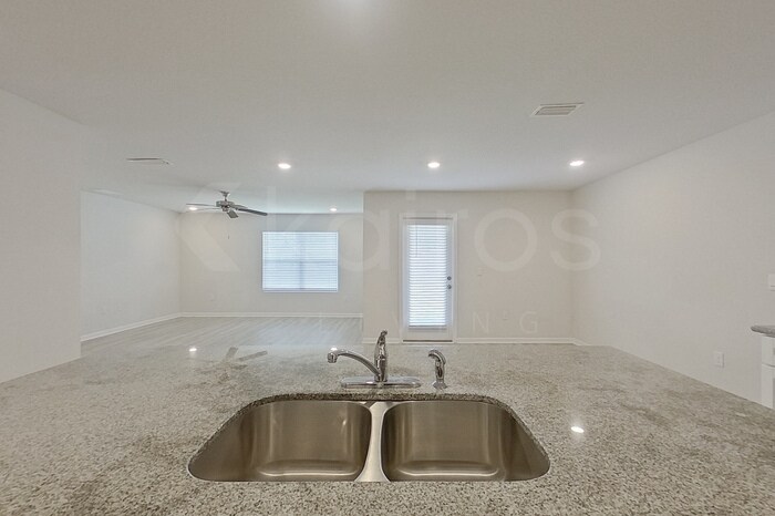 Building Photo - 102 Metalmark Dr