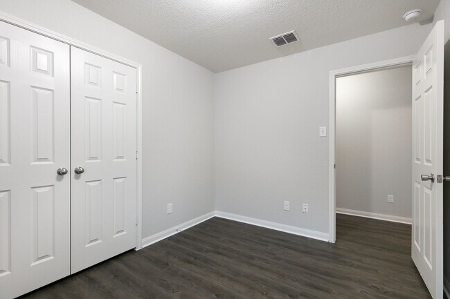 Building Photo - Luckey Ranch Single Story 3 bedroom with d...