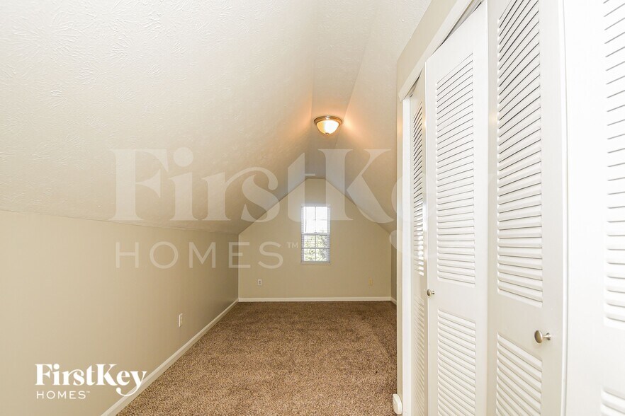 Building Photo - 7044 N Mesquite Ct