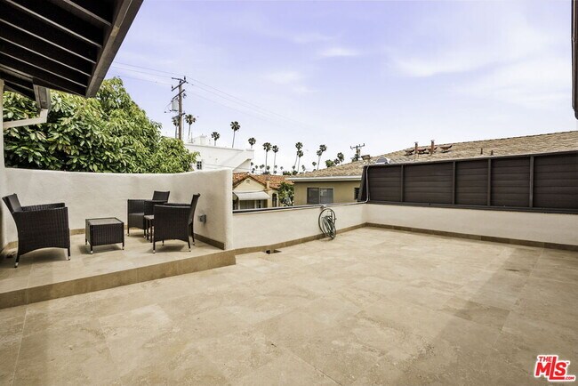 Building Photo - 1702 Idaho Ave
