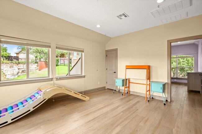 Building Photo - 2502 Highland Trail