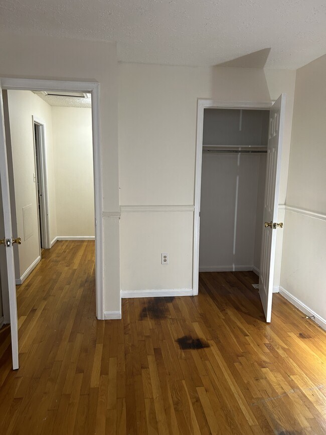 Building Photo - 46354 Columbus Dr