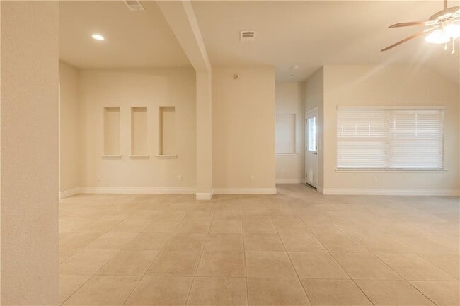 Building Photo - 124 Crooked Trail